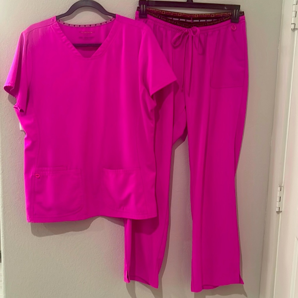 Heartsoul fucsia Scrub Set